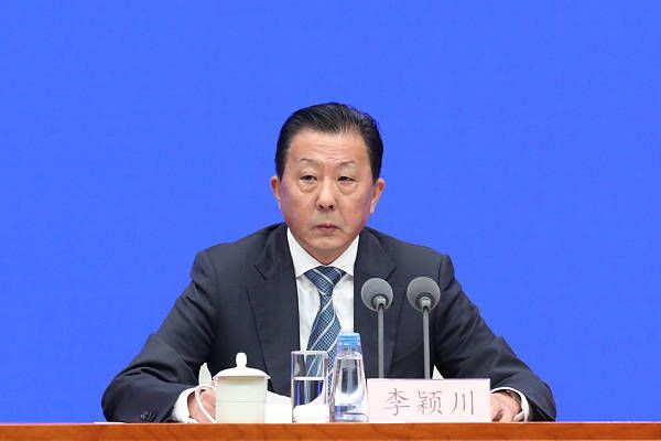 所有美国人：比基尼洗车